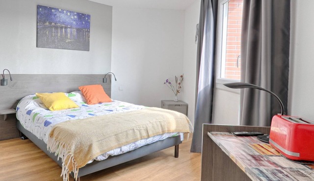 Getaway by the river and city – Comfortable studio, 30 min to Paris