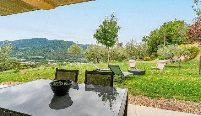 Gîte Des Lavandes Apartment with Mountain View and Wi-Fi