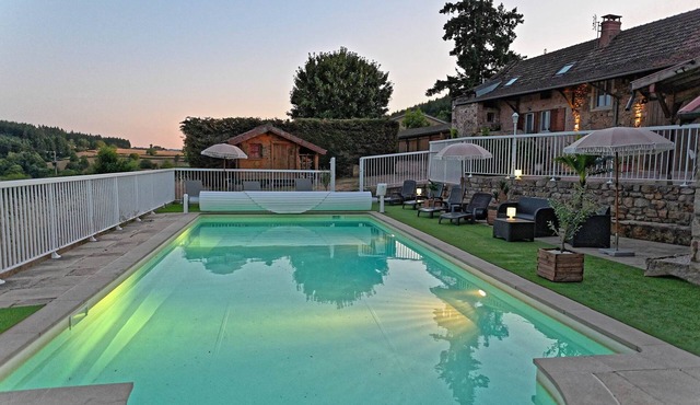 Gîte Domaine Bayard with swimming pool or wellness area (spa and sauna)