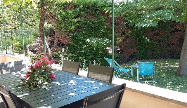 Gite for 4 people in a vineyard - With swimming pool access