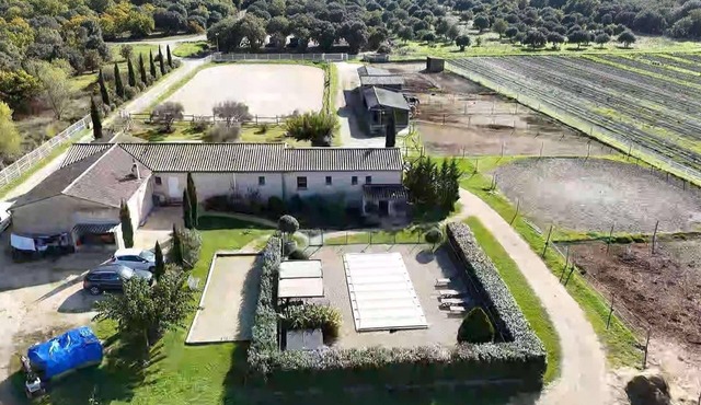 Gite for up to 7 people in the countryside surrounded by horses.