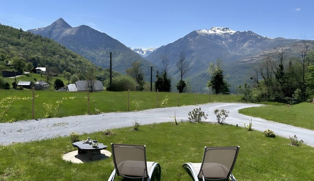 Gîte L'estive D'hautacam: Holiday Home with Mountain View, Wi-Fi & Air Conditioning