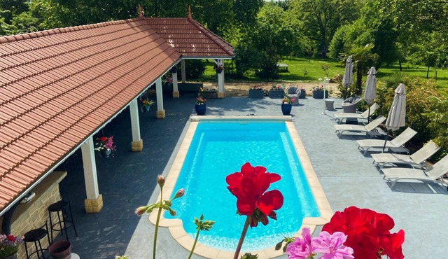Gîte “La Campagne” with Private Pool, Terrace, and Wi-Fi