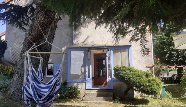 'Gite Le Cèdre', private terrace and garden. Minimum 3 nights. Mild summer climate
