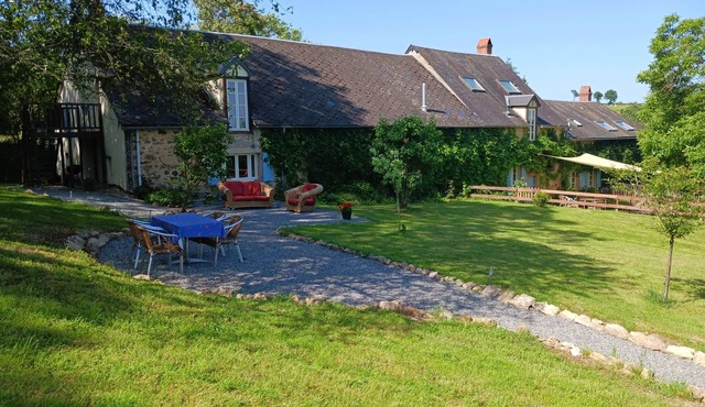 Gîte Montgaudon. Part of authentic farmhouse rural in the Morvan.