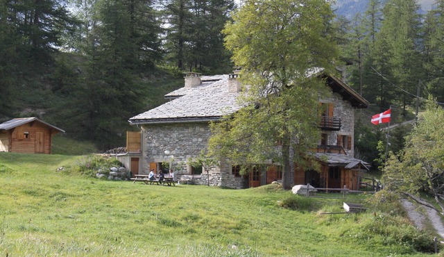 Gite sleeps 6 in large Chalet 1670m at the start of the Hte-Maurienne Vanoise hiking trails