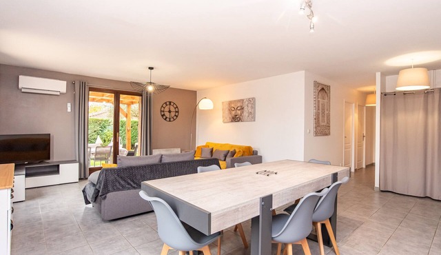 GiteLesTournesols 3bed,4beds 3Queen size wifi parking garden Toulouse blagnac