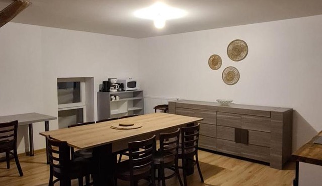 Grand appartement de 3 chambres moderne et spacieux, entièrement meublé