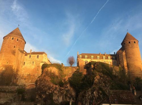 Grande Maison à Semur en plein coeur Historique