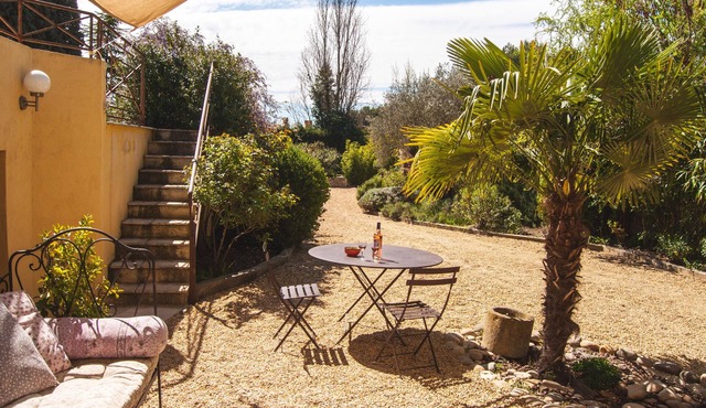 Green setting with pool access in the heart of Aix en Provence