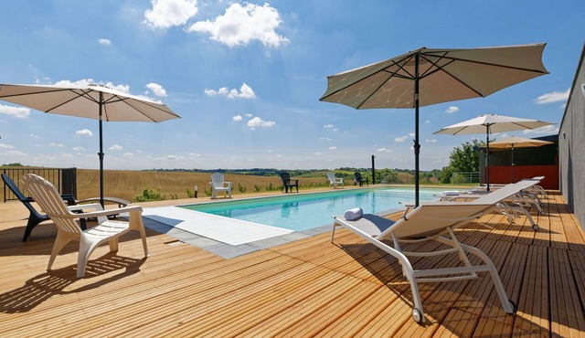 Group accommodation for 12 people, shower and Wc in each room in Savignac-Mona