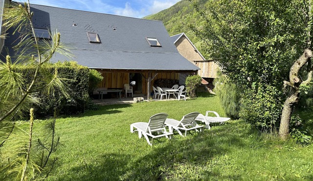 Guest House 'Chambre 6' with Shared Terrace, Private Garden and Wi-Fi