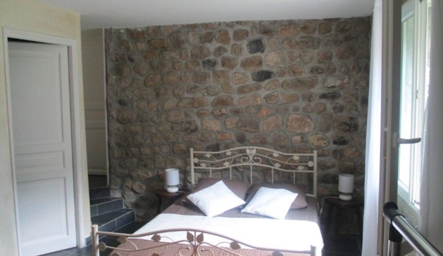 Guest Room 'Room 2 – Jasmin' with Shared Pool, Communal Terrace and Wi-Fi