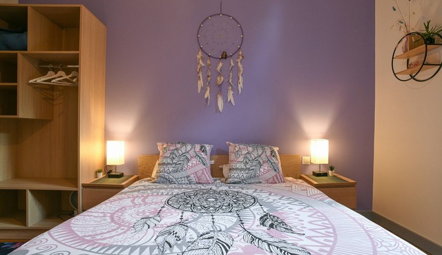 Guest Room "L’attrape-rêves": Mountain View, Shared Garden & Wi-Fi
