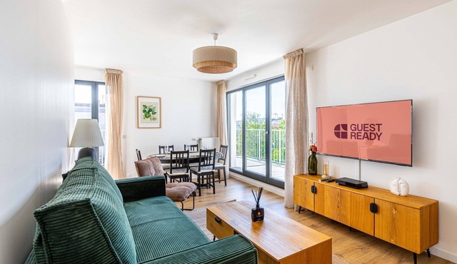 GuestReady - Spacious flat with furnished terrace