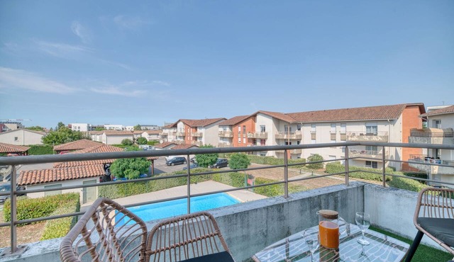 Holiday Apartment "Spacieux Proche Aéroport Et Airbus" with Shared Heated Pool & Wi-Fi