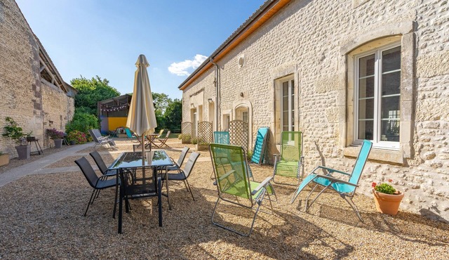 Holiday Home 'Pâquerette' with Shared Pool, Private Terrace and Wi-Fi