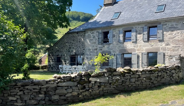 Holiday Home “Gîte 9 Personnes Puy Mary” with Mountain View, Private Terrace and Garden