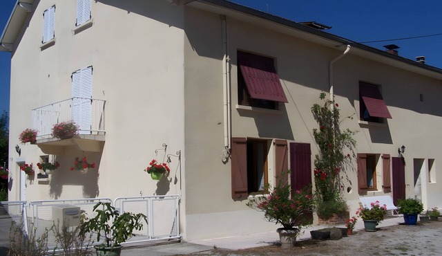 Holiday Home “Gîte Des 4 Lacs Bis” with Mountain View, Private Terrace & Wi-Fi