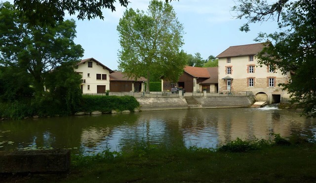 Holiday Home 'Gite Du Moulin De Veyriat' with Shared Garden, Balcony and Wi-Fi