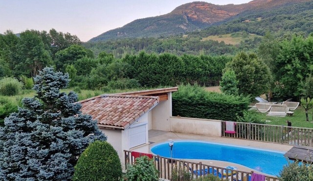 Holiday Home 'Gîte Le Devant De La Chaux' with Shared Pool, Private Terrace and Wi-Fi