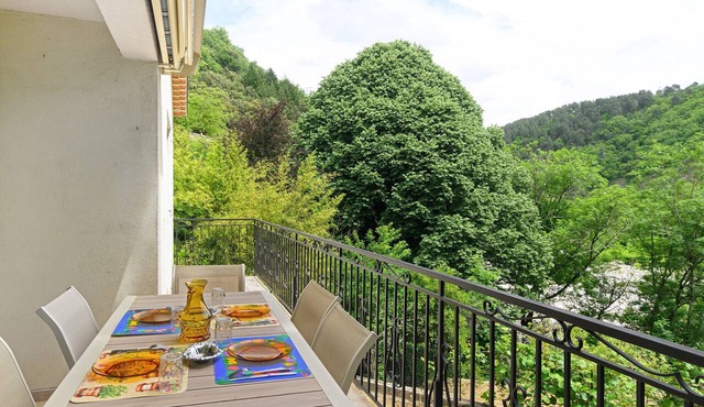 Holiday Home “La Clémenguite” with Mountain View, Wi-Fi and Air Conditioning