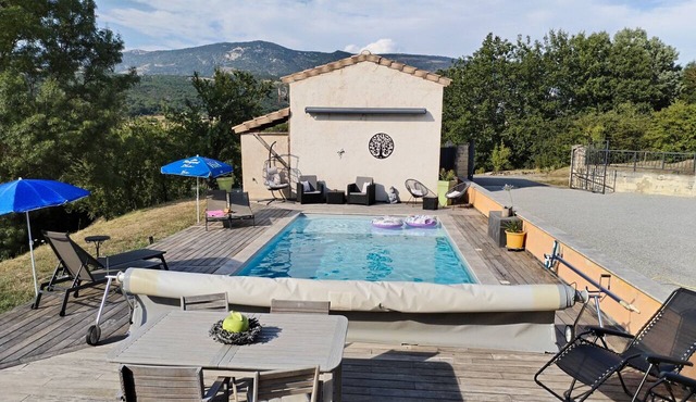 Holiday Home 'Le Cigalou - Drôme Provençale' with Mountain View, Pool and Wi-Fi
