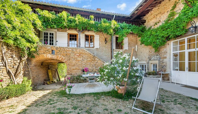 Holiday Home 'Les Hortensias' with Private Terrace, Balcony and Wi-Fi