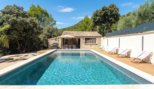 Holiday Home 'Mas De L'Acqueduc' with Shared Pool, Wi-Fi and Air Conditioning