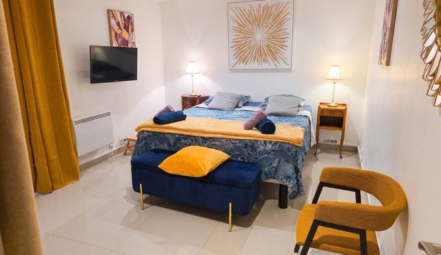 Homerez - Apartment in Paray, terrace
