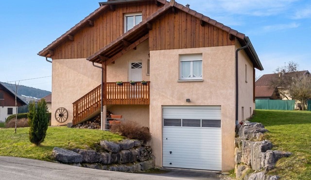 Homerez - Apartment in Saint-Point-Lac
