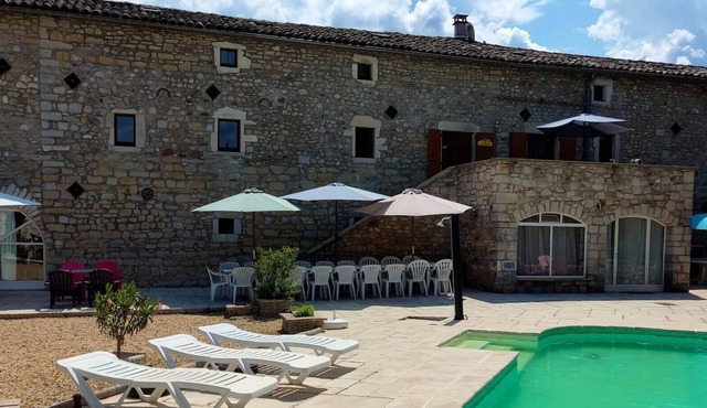 Homerez - Big house for 20 ppl. with shared pool and terrace at Grospierres