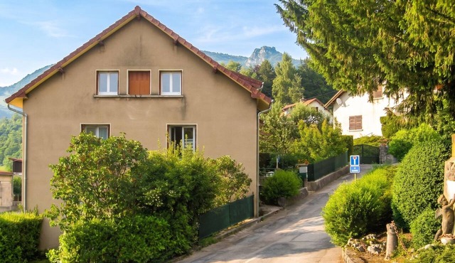 Homerez - Cosy apt. Salins-les-Bains