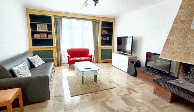Homerez - House in Bondy – 10 ppl