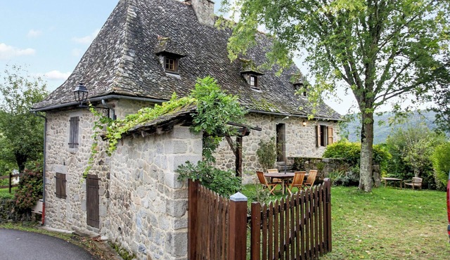 Homerez - House in Senezergues