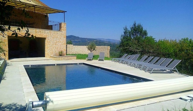 Homerez - Villa for 10 ppl. with swimming-pool, jacuzzi and garden at Prades