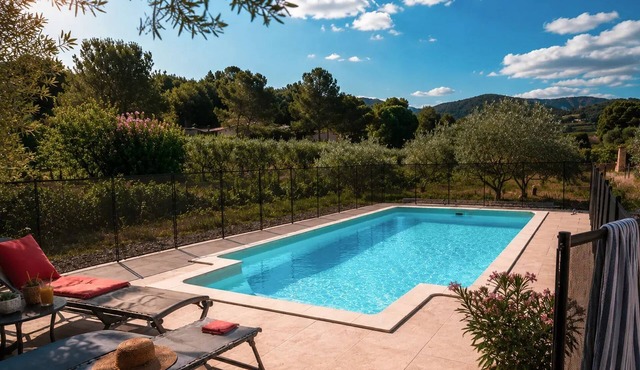 Homerez - Villa in Sablet + Private Pool