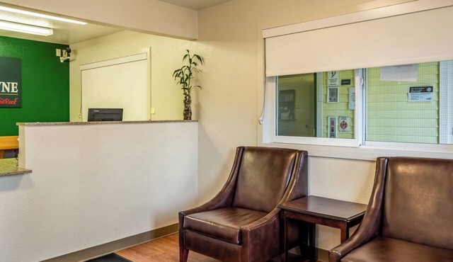HomeTowne Studios By Red Roof Eugene - Springfield in Springfield