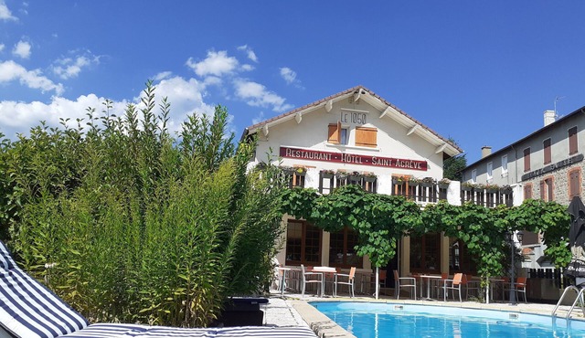 HOTEL LE 1050