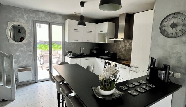 House 2 bedrooms/sleeps 6