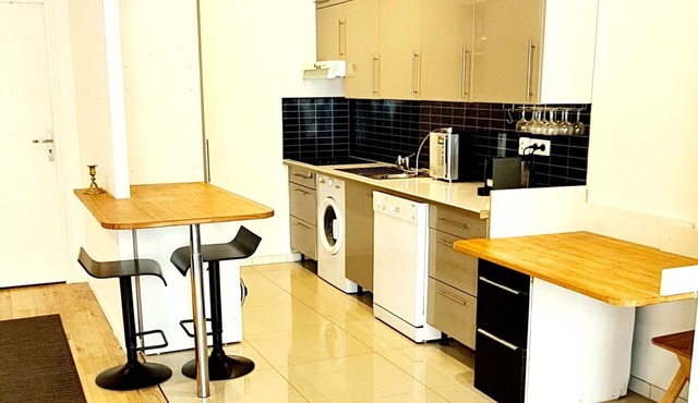 House 2km from Porte d'Italie. Metro in the same