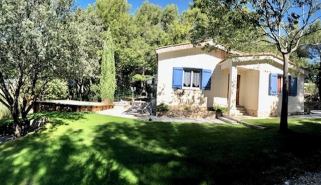 House with garden and Swimming pool - MALEMORT DU COMTAT