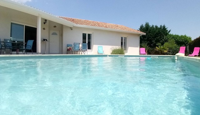House with garden and swimming pool