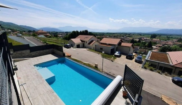 Ideal for family BB, pool, lake, mountain views