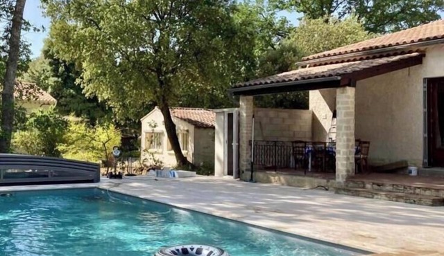 Ideal summer house: swimming pool, air conditioning, shady garden and pétanque!