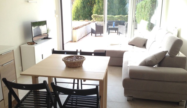 Ideally located on the harbor in the fresh air of the lake! perfect to accommodate 4