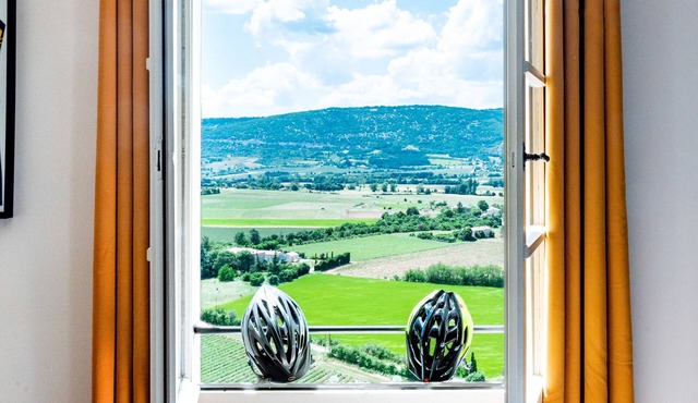 In Provence, near Mont Ventoux Gîte de Groupe with vintage bike museum