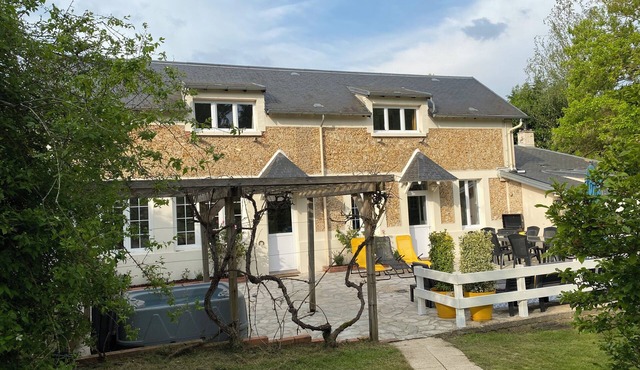 In the heart of the Vallée de Chevreuse, le cottage des Vaux: park, wellness area