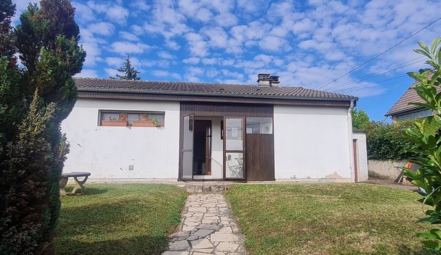 Independent cottage near Nancy with parking