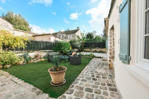 Instant Fleury, studio cosy avec jardin secret in Barbizon
